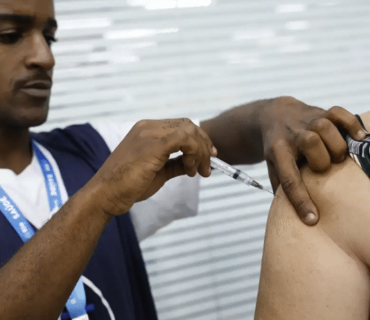 Campanha de multivacinação vai a shopping neste sábado (25)