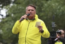 PL suspende funções partidárias e remuneração de Jair Bolsonaro