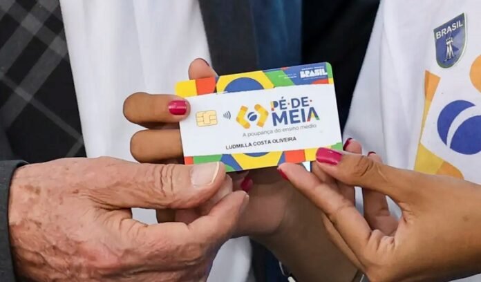 Estudantes nascidos em setembro e outubro recebem nesta sexta (27) a quarta parcela do Pé-de-Meia politica economia