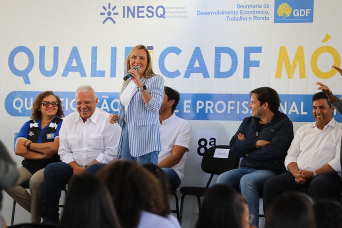 QualificaDF Móvel ultrapassa a marca de 15 mil certificados entregues brasilia