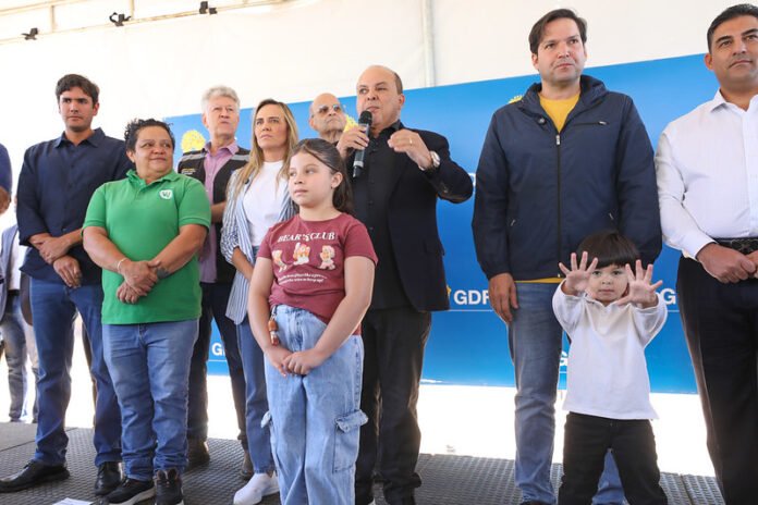 GDF entrega estacionamento e inicia ação itinerante em Ceilândia