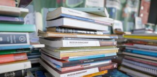 Senac-DF promove clima de leitura no Library Shelfie Day