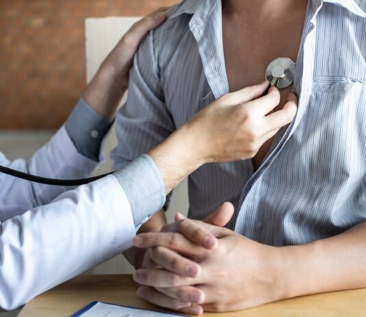 Seleção para médicos oferece salários de até R$ 22,6 mil