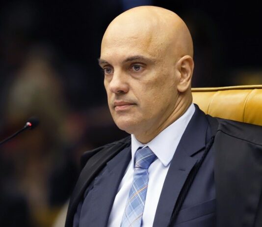 Moraes abre inquérito contra Flávio Bolsonaro por suposta calúnia contra Lula
