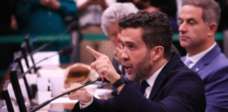 Conselho de Ética suspende André Janones por três meses após ofensas a Nikolas Ferreira