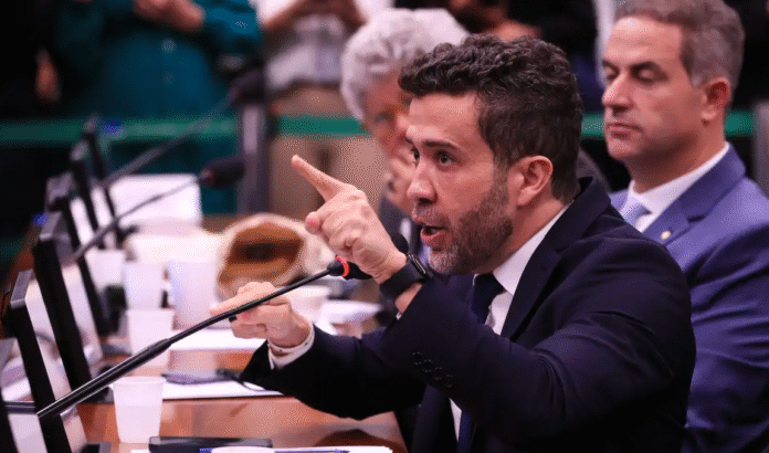 Conselho de Ética suspende André Janones por três meses após ofensas a Nikolas Ferreira politica