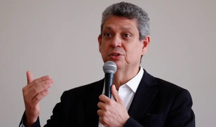 Governo defende justiça tributária e nega aumento de impostos à população politica