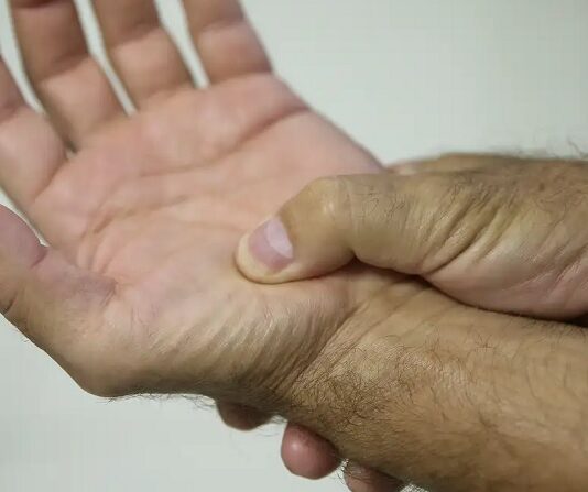 Fibromialgia atinge até 5% dos brasileiros e passa a ter novas diretrizes no SUS