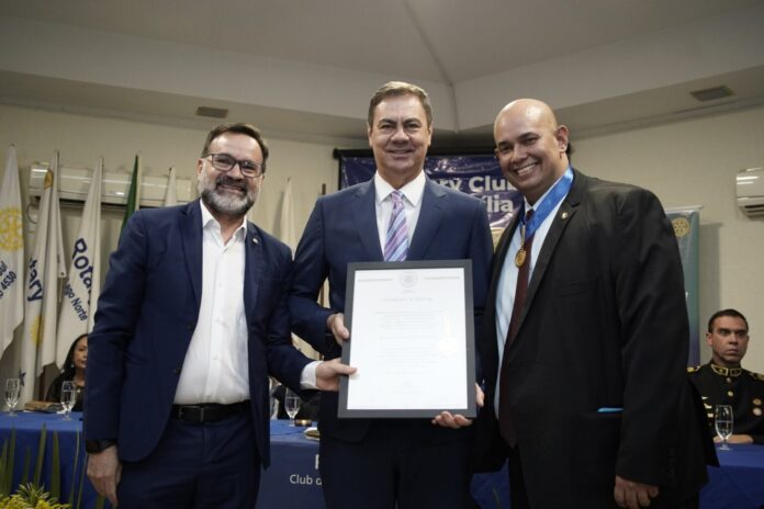 José Aparecido recebe Medalha do Mérito Ernesto Silva em noite solene brasilia