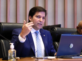 Deputado Robério celebra vigência de leis para saúde e trabalho