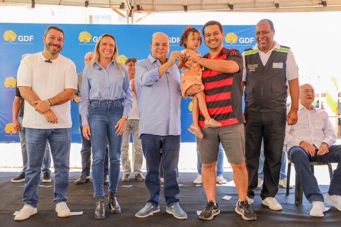 Ibaneis entrega mais 704 moradias no Itapoã Parque e anuncia duplicação de via na região brasilia