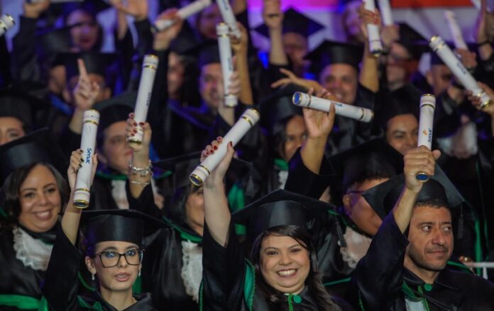 Mais de 600 alunos concluem cursos técnicos pelo Senac-DF e celebram conquista em formatura brasilia senac