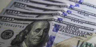 Ibovespa sobe e dólar recua antes de decisão sobre juros