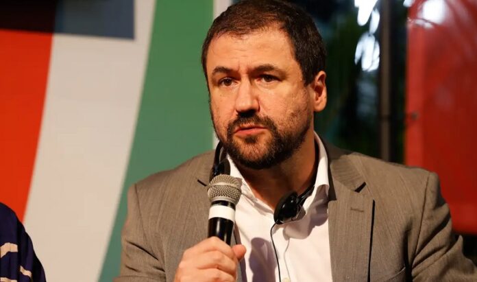 Câmara aprova PL da Adultização, que fortalece proteção de crianças e adolescentes no ambiente digital politica