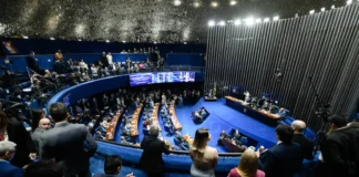 Congresso mantém três vetos presidenciais, derruba um e altera regras para obtenção da CNH