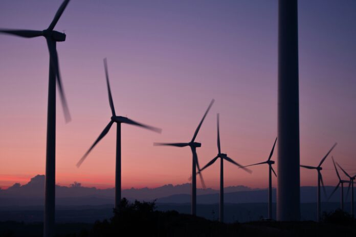 Hidrogênio verde desponta como alternativa para aço sustentável no Brasil aerogerador vento energia eólica economia vento moinho