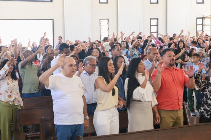Ibaneis Rocha reforça apoio a organizações religiosas durante missa no Núcleo Bandeirante brasilia