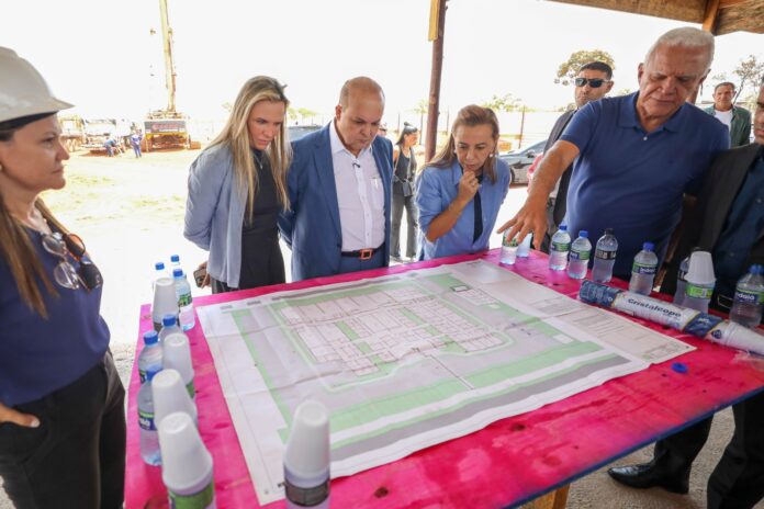 Governador Ibaneis Rocha acompanha andamento da obra da UPA da Estrutural brasilia