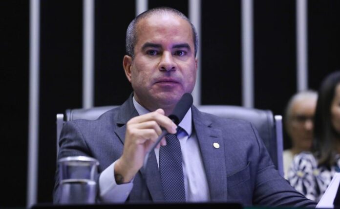 Câmara aprova projeto da ‘faixa azul’ para motocicletas