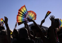 Parada LGBT+ celebra 30 anos com ato em defesa da democracia e grandes atrações