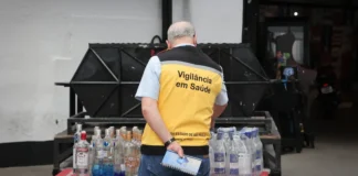 Brasil registra 225 casos de intoxicação por metanol.