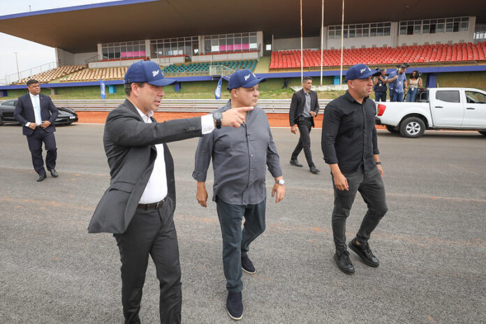 Há um mês da reinauguração, governador Ibaneis Rocha visita obra do Autódromo de Brasília brasilia