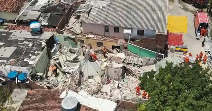 Desabamento em Olinda deixa dois mortos e feridos na comunidade de Jatobá mundo