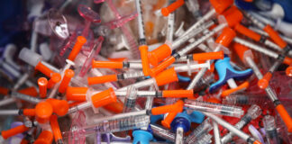 Descarte irregular de canetas emagrecedoras no lixo reciclável soma 1,3 tonelada no DF entre 2024 e 2025