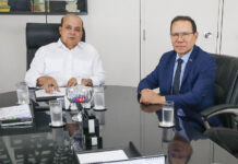 Ibaneis Rocha empossa simbolicamente Nelson Souza como novo presidente do BRB