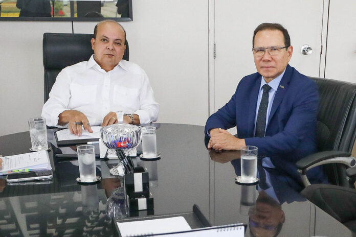 Ibaneis Rocha empossa simbolicamente Nelson Souza como novo presidente do BRB brasilia