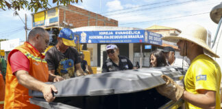 Mutirão de limpeza leva 35 novos contêineres ao Riacho Fundo II e reforça combate à dengue