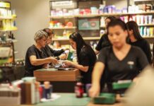 Contratações de fim de ano devem crescer no DF, diz Fecomércio