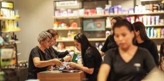 Contratações de fim de ano devem crescer no DF, diz Fecomércio