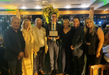 Diretor do Senac-DF recebe homenagem durante celebração do setor supermercadista