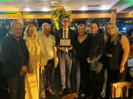 Diretor do Senac-DF recebe homenagem durante celebração do setor supermercadista