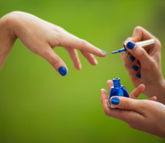 Anvisa proíbe duas substâncias usadas em cosméticos por risco de câncer e infertilidade