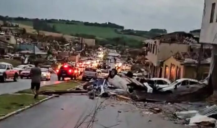 Fortes ventos causam destruição e deixam quatro mortos em Rio Bonito do Iguaçu mundo