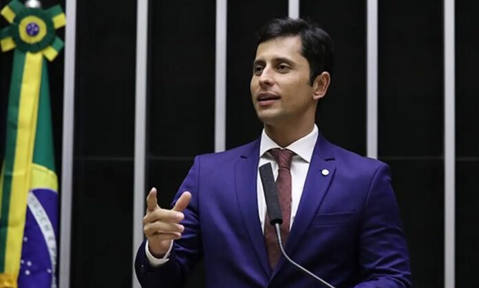 Deputado Duarte Jr. acusa colega do PSB de ameaça após sessão da CPMI do INSS politica