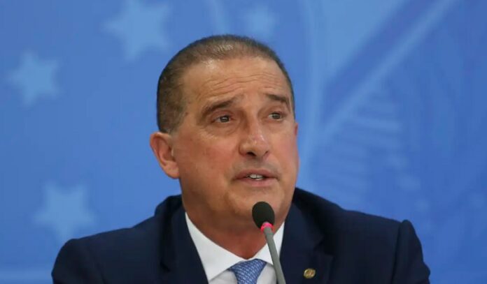 Onyx Lorenzoni admite que fraudes em descontos do INSS são antigas e atravessam diferentes governos politica