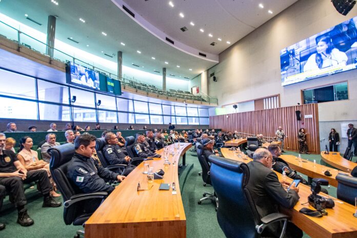 Heróis da Segurança Pública São Homenageados na Câmara Legislativa do DF
