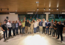 Governador Ibaneis Rocha reúne deputados para jantar de confraternização