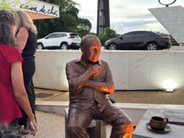 Senac-DF presta tributo a Niemeyer