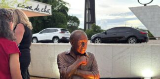 Senac-DF presta tributo a Niemeyer