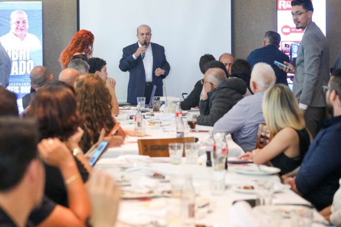 Governador destaca transformação na infraestrutura de Vicente Pires em almoço com empresários brasilia