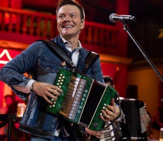 Michel Teló faz show gratuito no Nosso Natal 2025 nesta sexta-feira (19)
