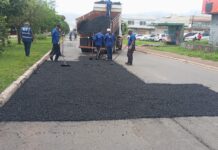 Mais de 20 toneladas de massa asfáltica são usadas para recuperar vias e bueiros de Ceilândia