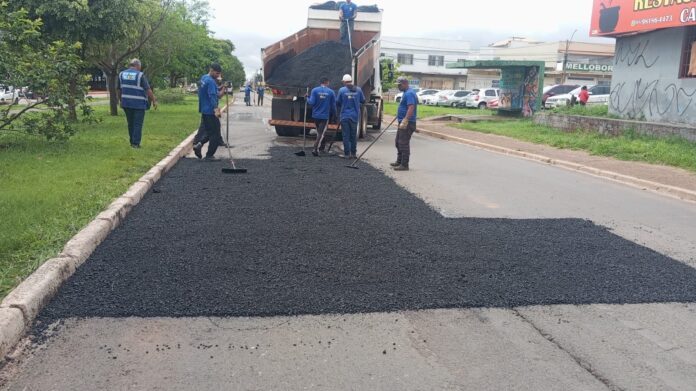 Mais de 20 toneladas de massa asfáltica são usadas para recuperar vias e bueiros de Ceilândia brasilia