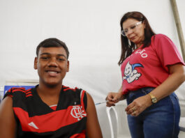 DF libera vacina que protege contra câncer de pênis, boca e colo de útero para adolescentes