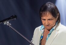 Roberto Carlos sofre incidente com carro durante gravação de especial da Globo em Gramado