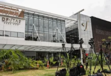 Bolsonaro tem nova crise de soluços e seguirá com tratamento para bloqueio do nervo frênico